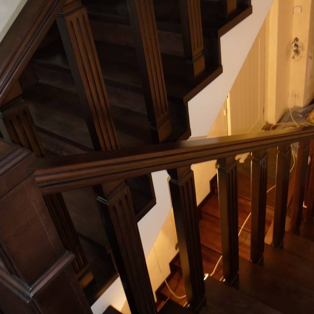 Лестница деревянная из ясеня